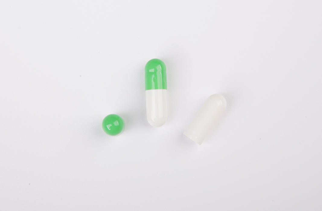Hard gelatin capsule empty capsules 0 green white